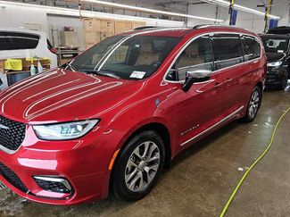 Used 2025 Chrysler Pacifica Pinnacle video 1
