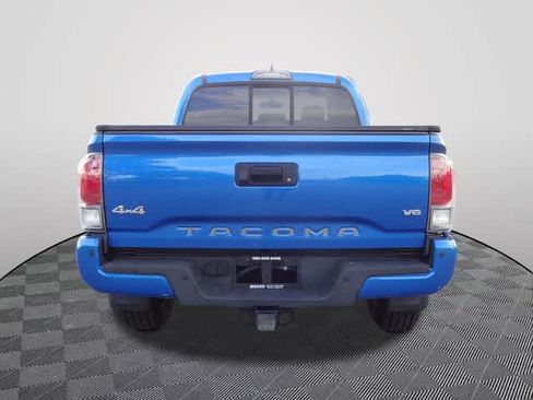 Used 2016 Toyota Tacoma Limited AWD/4WD image 3