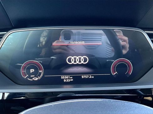 Used 2021 Audi e-tron Premium Plus w/ Premium Plus Package image 27