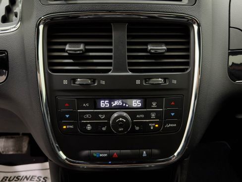 Used 2014 Dodge Grand Caravan SXT image 32