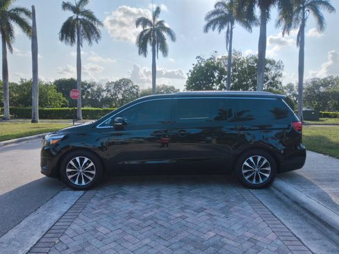 Used 2018 Kia Sedona SX FWD image 18