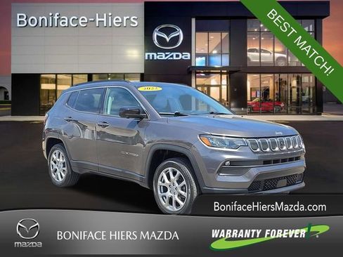 Used 2022 Jeep Compass Latitude w/ Sun and Sound Group AWD/4WD image 1