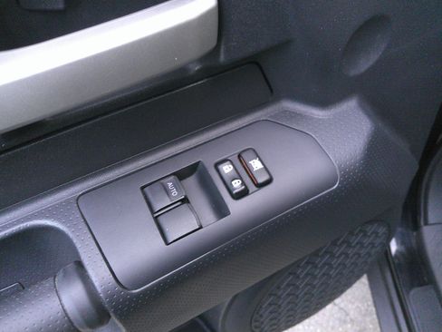 Used 2014 Toyota FJ Cruiser 4WD image 17