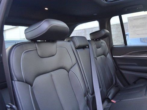 New 2025 Jeep Grand Cherokee Limited image 36