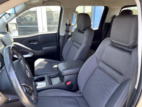 Used 2022 Nissan Frontier SV image 10