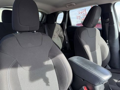 Used 2019 Jeep Cherokee Latitude w/ Popular Appearance Group image 6