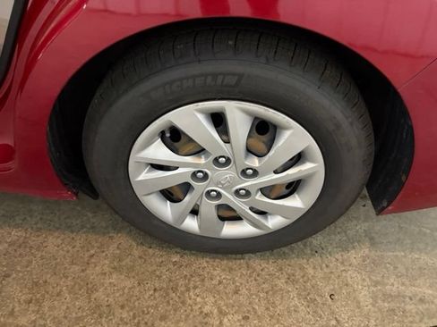 Used 2018 Hyundai Elantra SE FWD image 13