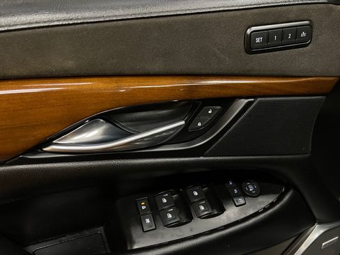 Used 2018 Cadillac Escalade Luxury RWD image 40