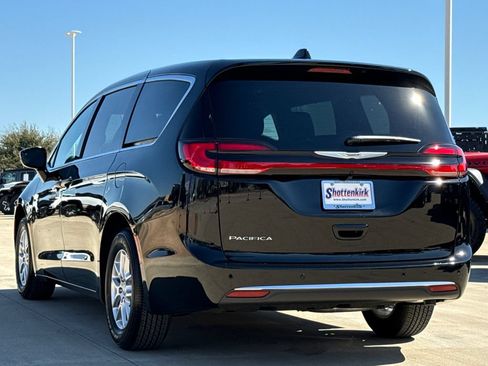 New 2026 Chrysler Pacifica Select FWD image 6