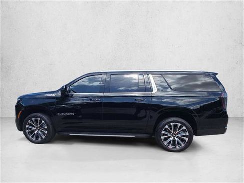 Used 2025 Chevrolet Suburban High Country AWD/4WD image 9