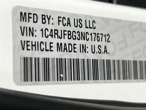 Used 2022 Jeep Grand Cherokee Limited image 32