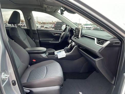 Used 2025 Toyota RAV4 XLE image 14