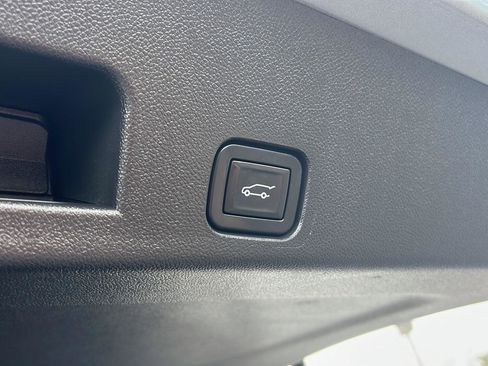 Used 2025 Chevrolet Traverse RS image 26