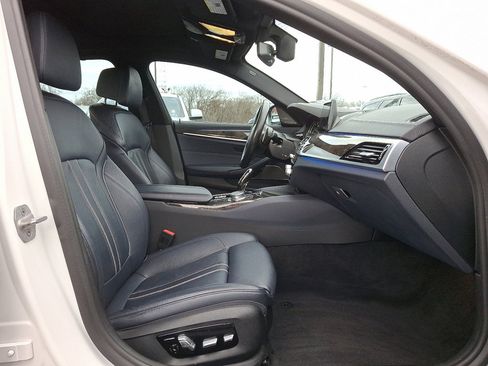 Used 2018 BMW M550i xDrive image 13