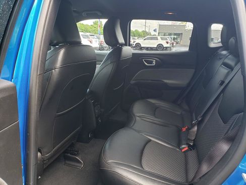 Used 2024 Jeep Compass Latitude AWD/4WD image 12
