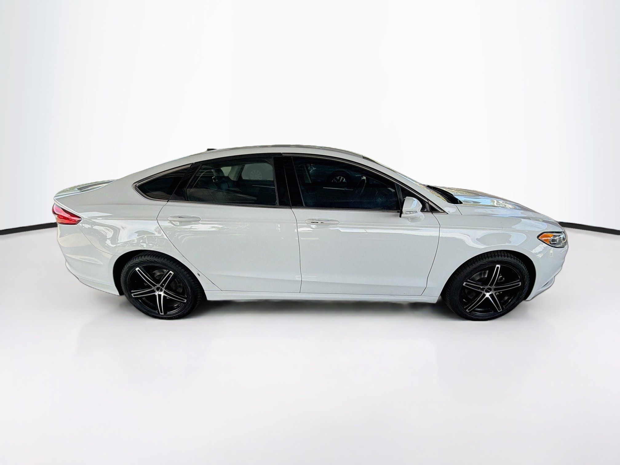Used 2017 Ford Fusion Titanium AWD/4WD image 10