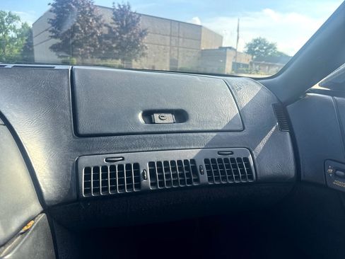 Used 1990 Chevrolet Corvette 2dr Coupe Hatchback image 19