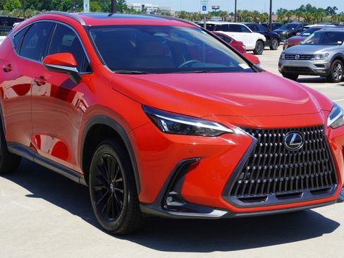 Used 2024 Lexus NX 250 FWD w/ Towing Package (2000 Lbs) image 4