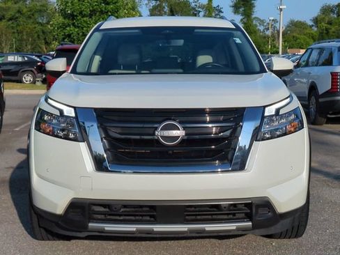 Used 2023 Nissan Pathfinder SL AWD/4WD image 9