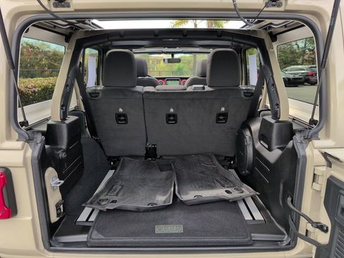 Certified 2022 Jeep Wrangler Unlimited Rubicon w/ LED Lighting Group image 26