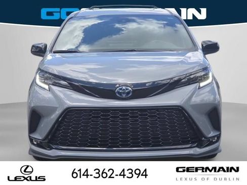 Used 2025 Toyota Sienna XSE w/ XSE Plus Package AWD/4WD image 4