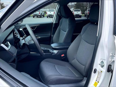 Used 2025 Toyota RAV4 XLE image 10