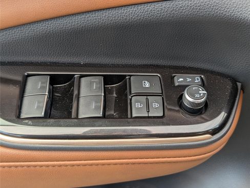 Used 2025 Toyota Crown Signia image 20