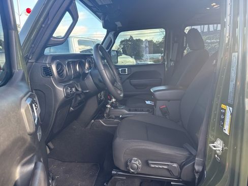 Used 2023 Jeep Gladiator Sport image 9