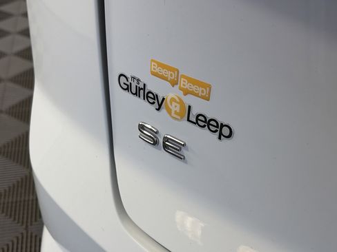 Used 2024 Volkswagen Atlas Cross Sport SE w/ Panoramic Sunroof Package image 16