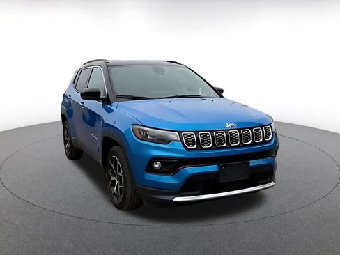 Used 2025 Jeep Compass Limited AWD/4WD image 3