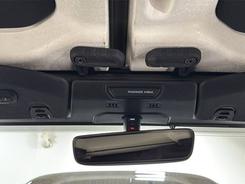 Used 2018 Jeep Wrangler Unlimited Sahara image 11