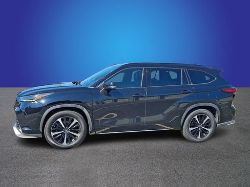 Used 2022 Toyota Highlander XSE AWD/4WD image 4