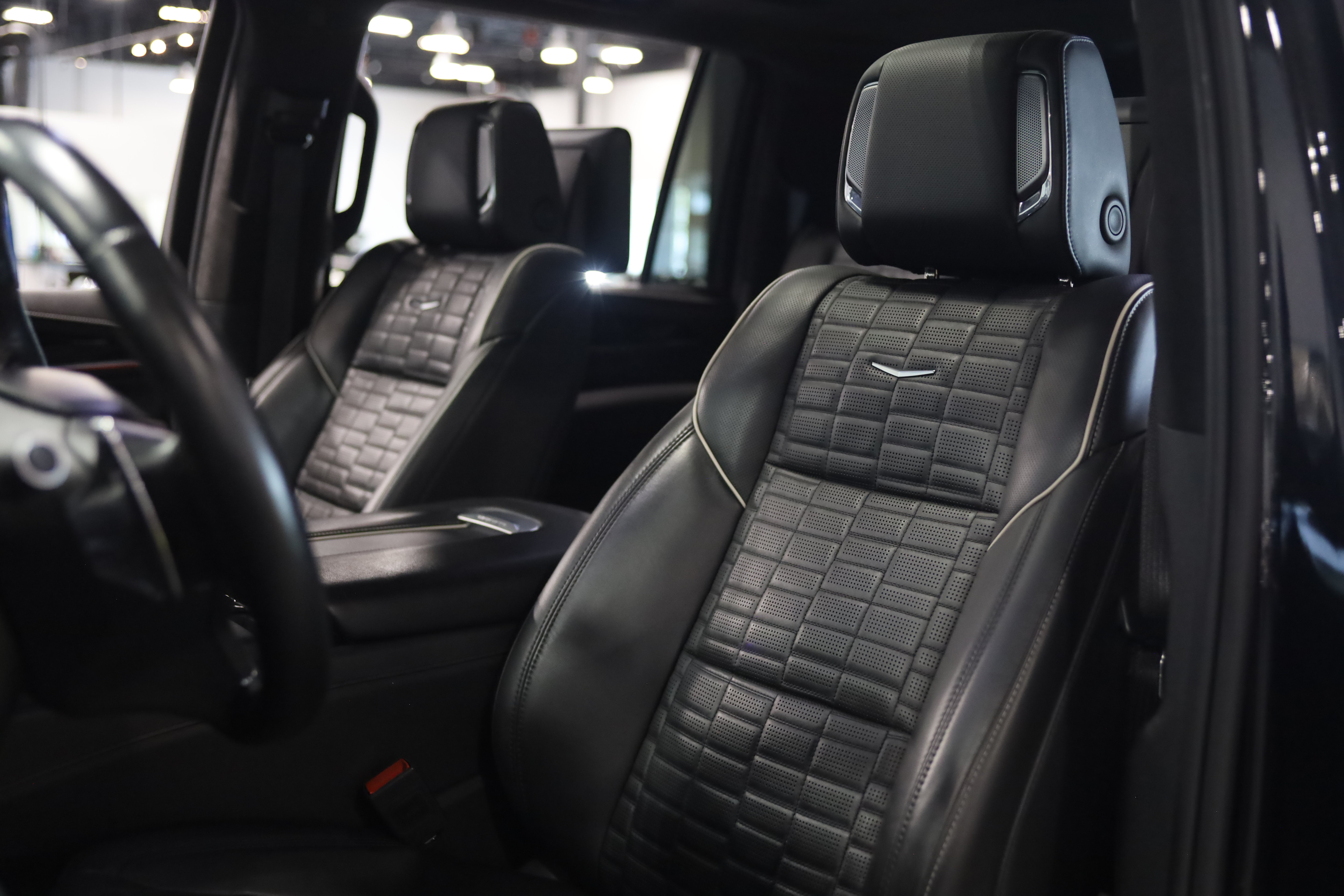 Used 2024 Cadillac Escalade ESV V AWD/4WD image 18