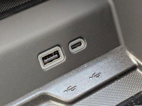 New 2025 Chevrolet Suburban Premier image 43