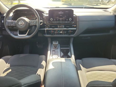 Used 2025 Nissan Pathfinder SV AWD/4WD image 13