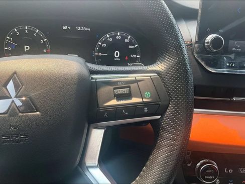 Used 2024 Mitsubishi Outlander SEL AWD/4WD image 19