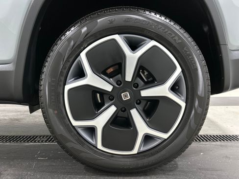 Used 2024 Rivian R1S Adventure AWD/4WD image 10