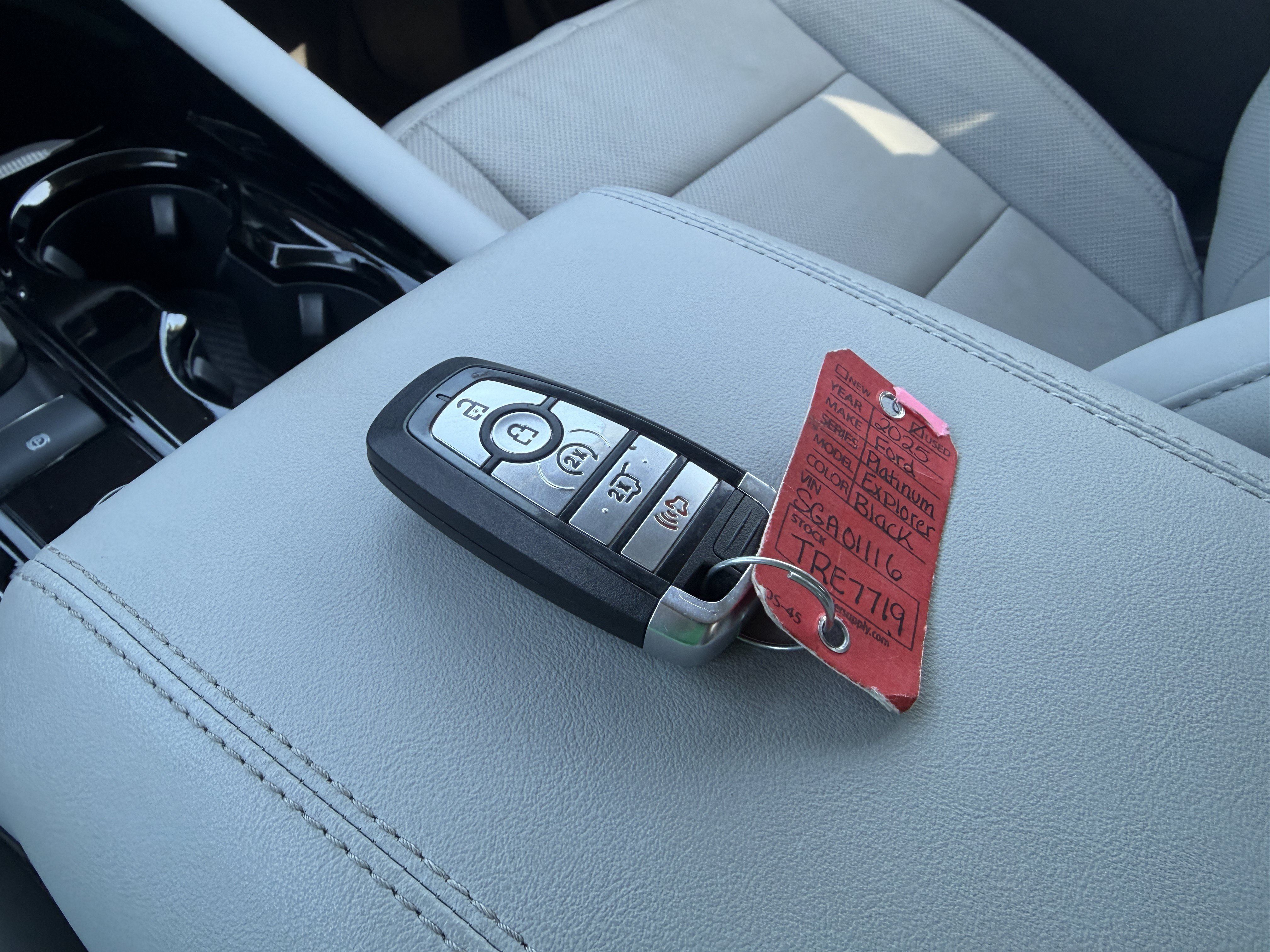 Used 2025 Ford Explorer Platinum w/ LUX Leather Package AWD/4WD image 14