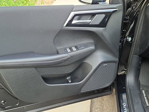 New 2026 Mitsubishi Outlander ES FWD image 10