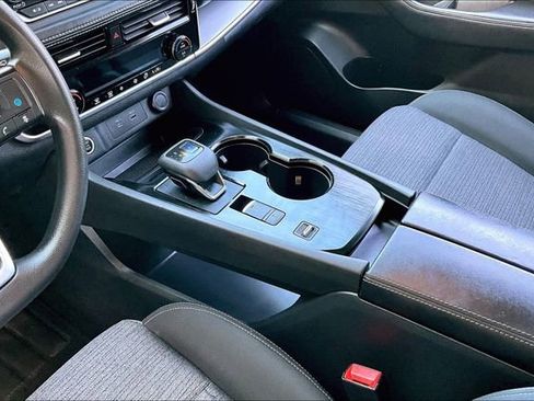 Used 2022 Nissan Rogue SV FWD image 15