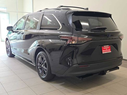 Certified 2024 Toyota Sienna XLE Woodland Edition AWD/4WD image 4