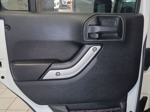 Used 2016 Jeep Wrangler Unlimited Rubicon image 21