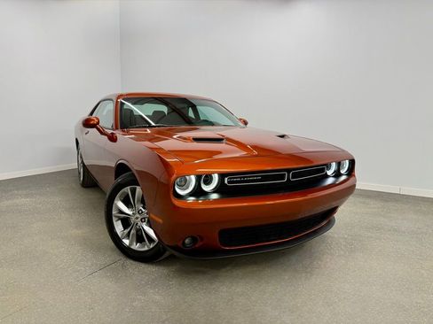 Used 2022 Dodge Challenger SXT image 2