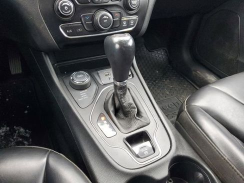 Used 2019 Jeep Cherokee Latitude Plus w/ Cold Weather Group image 28