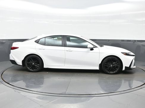 Used 2025 Toyota Camry SE w/ Convenience Package FWD image 7
