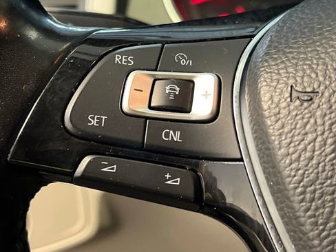 Used 2018 Volkswagen Atlas SE FWD image 21
