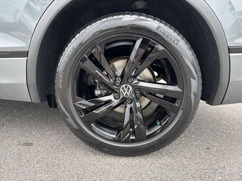 Certified 2024 Volkswagen Tiguan SE R-Line FWD image 12