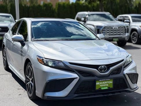 Used 2023 Toyota Camry SE w/ Cold Weather Package FWD image 7