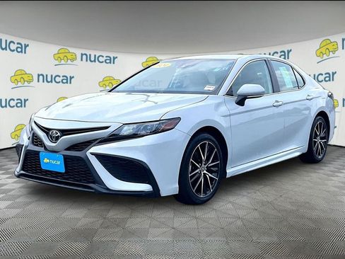 Used 2024 Toyota Camry SE FWD image 3