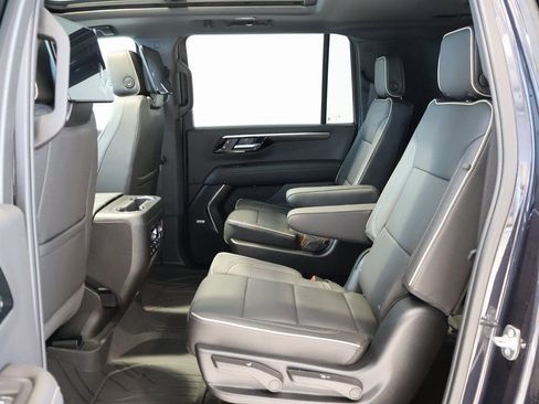 New 2025 Chevrolet Suburban Premier image 28